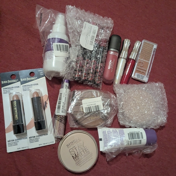 Makeup - Picture 2 of 2